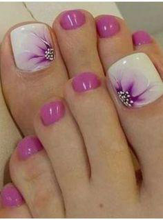 flower toe nails