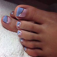 line charm toe nails
