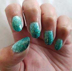 mermaid round nail design