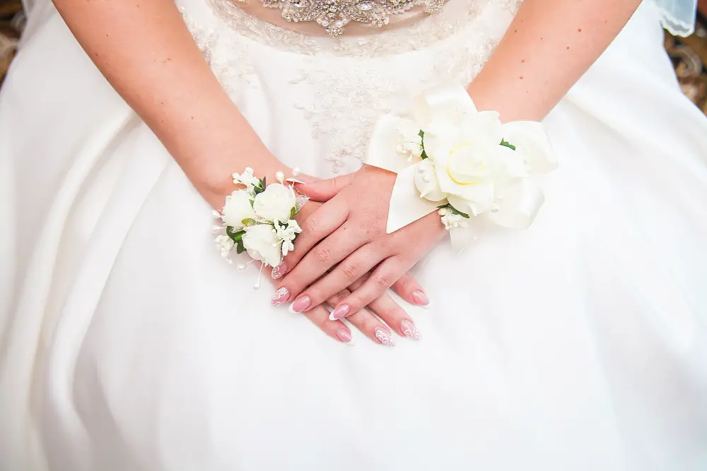 nail designs to try at a wedding
