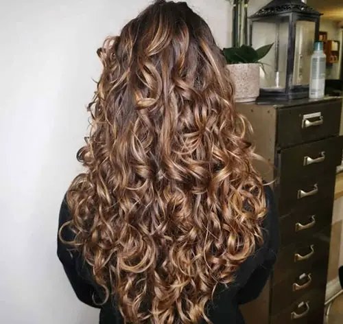 v-cut long curly hairstyle