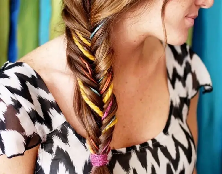 Steps on How to Braid Yarn Into Hair